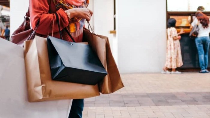 Economic Downturn Grips the U.S. as Retail Sales Experience a Decline