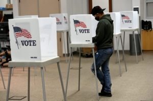 Colorado voters urge Supreme Court to prevent Trump from resuming office